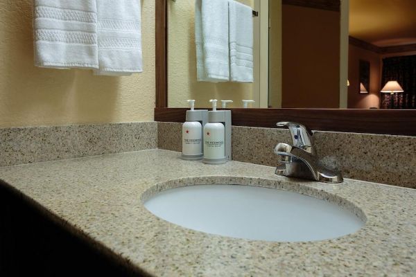 The Redwood Riverwalk Hotel (Fortuna)